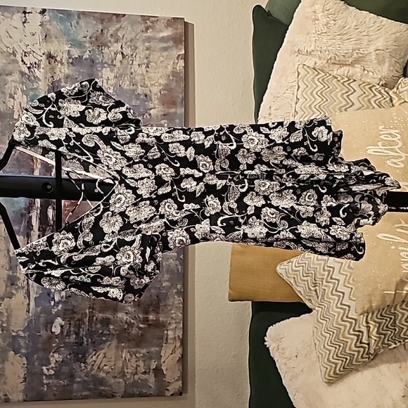 004 LULU'S Intricacies Black and White Floral Print Romper - Picture 2 of 4